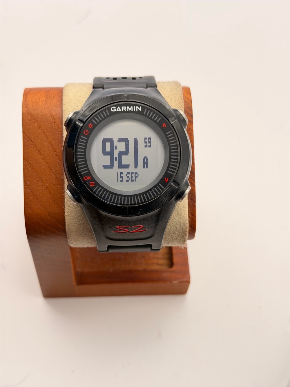 Garmin Approach S2, Golf Smartwatch, Charger Included, Tested, Black/Red, Very G - Picture 5 of 7